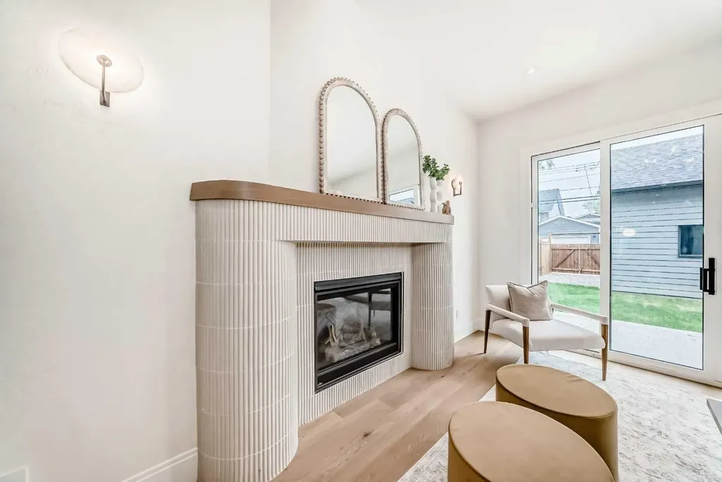 2034 52 Avenue SW Calgary AB T3E 1K1