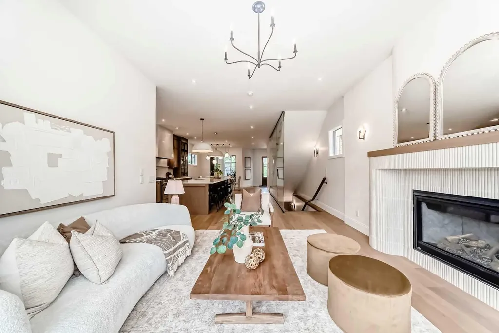 2034 52 Avenue SW Calgary AB T3E 1K1