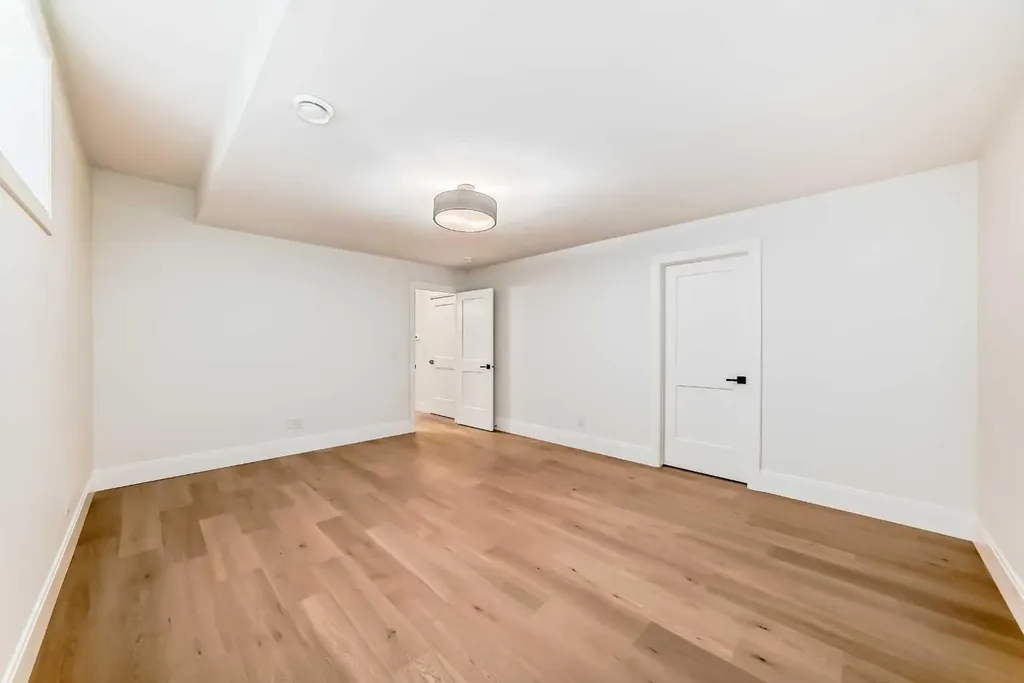 2034 52 Avenue SW Calgary AB T3E 1K1