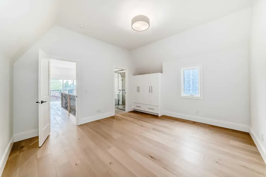 2034 52 Avenue SW Calgary AB T3E 1K1