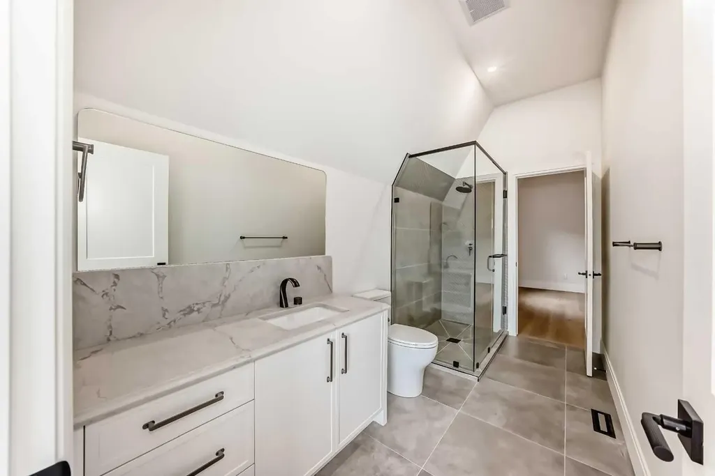 2034 52 Avenue SW Calgary AB T3E 1K1