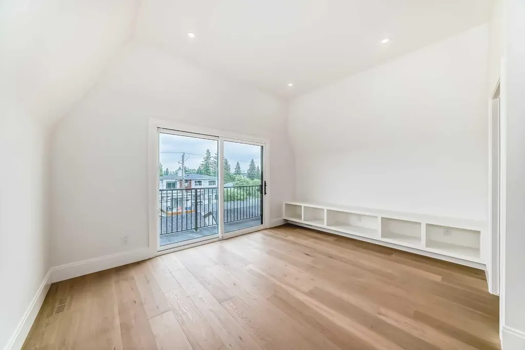 2034 52 Avenue SW Calgary AB T3E 1K1