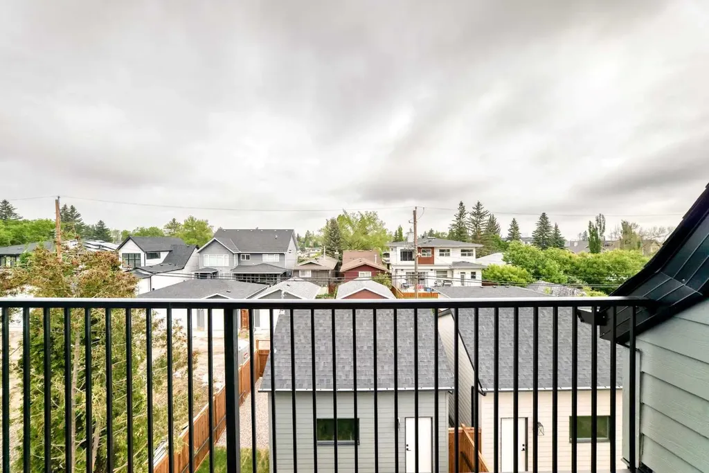 2034 52 Avenue SW Calgary AB T3E 1K1
