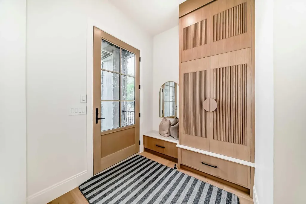 2034 52 Avenue SW Calgary AB T3E 1K1
