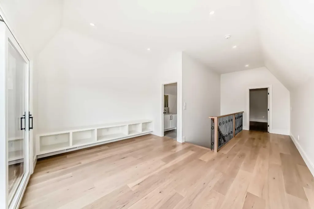 2034 52 Avenue SW Calgary AB T3E 1K1