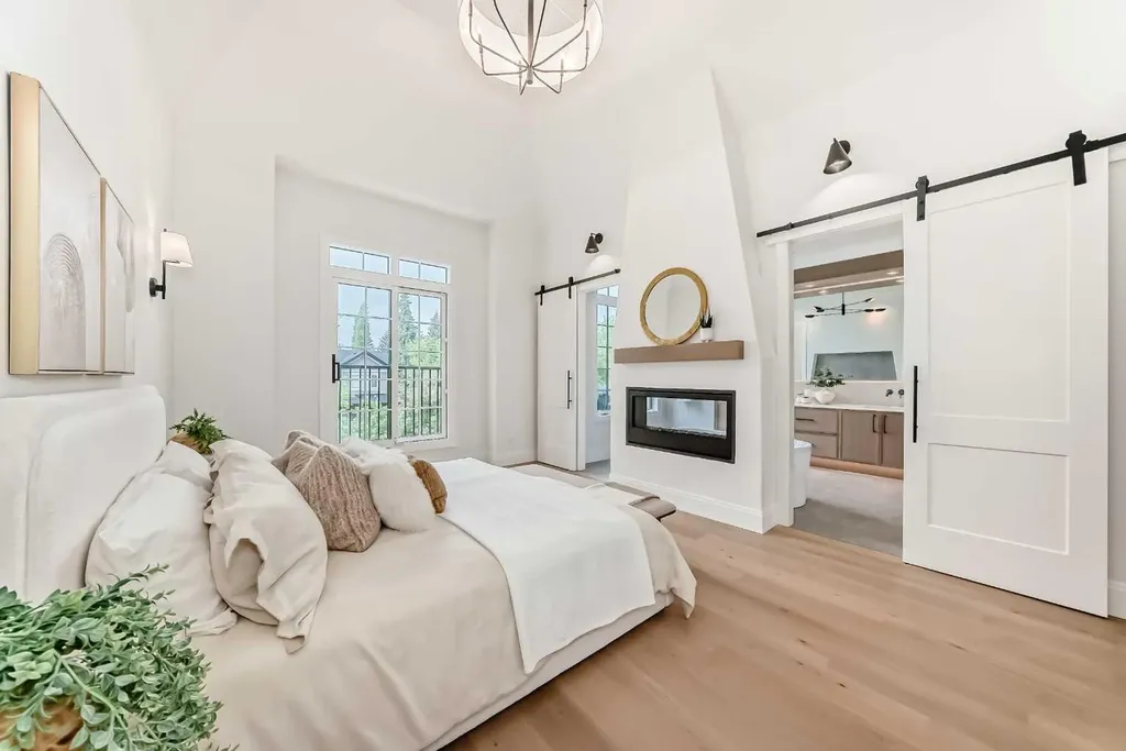 2034 52 Avenue SW Calgary AB T3E 1K1