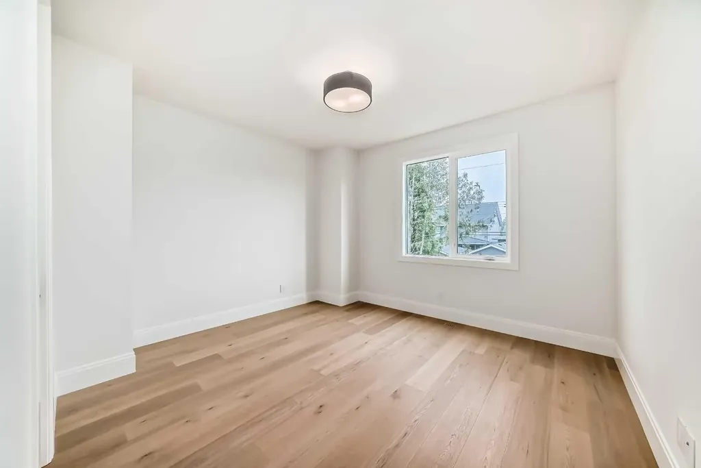 2034 52 Avenue SW Calgary AB T3E 1K1