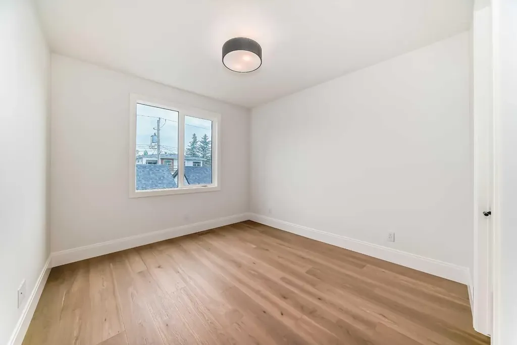 2034 52 Avenue SW Calgary AB T3E 1K1