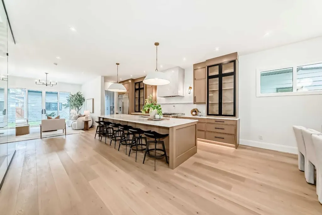2034 52 Avenue SW Calgary AB T3E 1K1