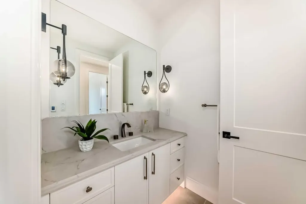2034 52 Avenue SW Calgary AB T3E 1K1
