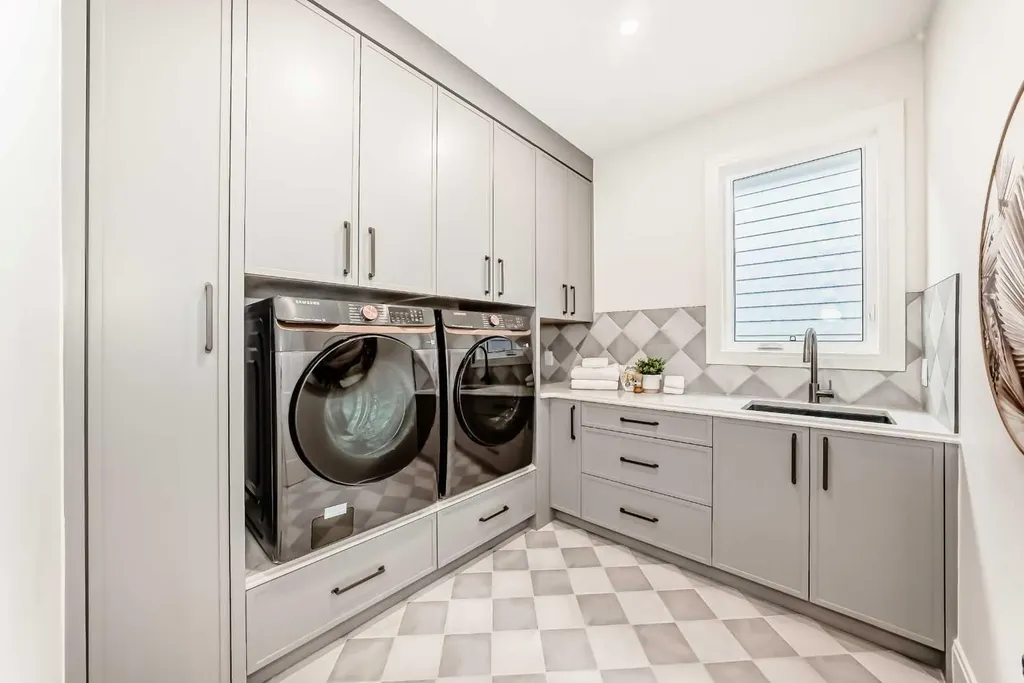 2034 52 Avenue SW Calgary AB T3E 1K1