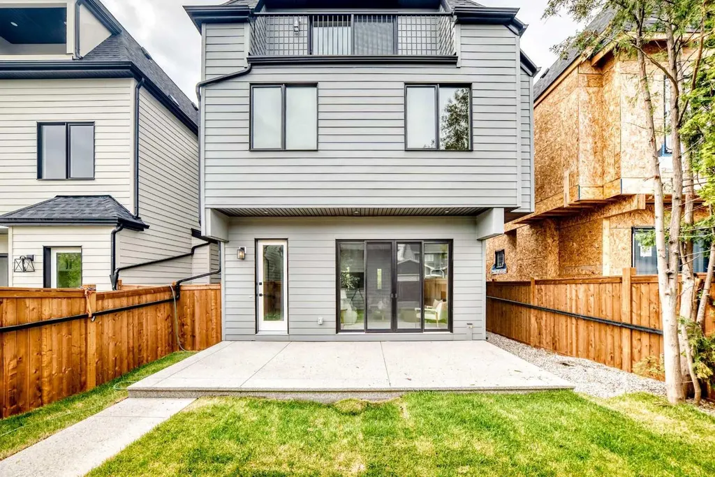 2034 52 Avenue SW Calgary AB T3E 1K1