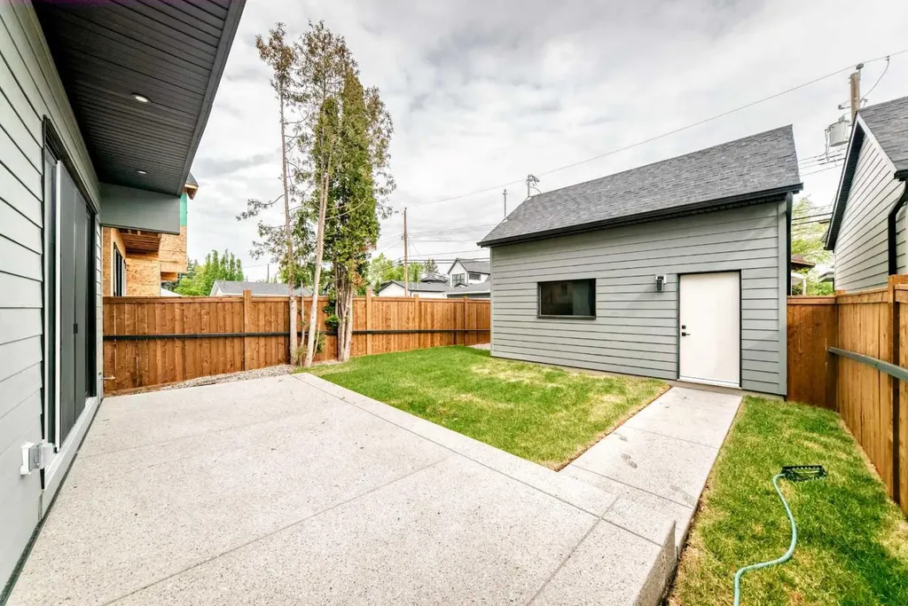 2034 52 Avenue SW Calgary AB T3E 1K1