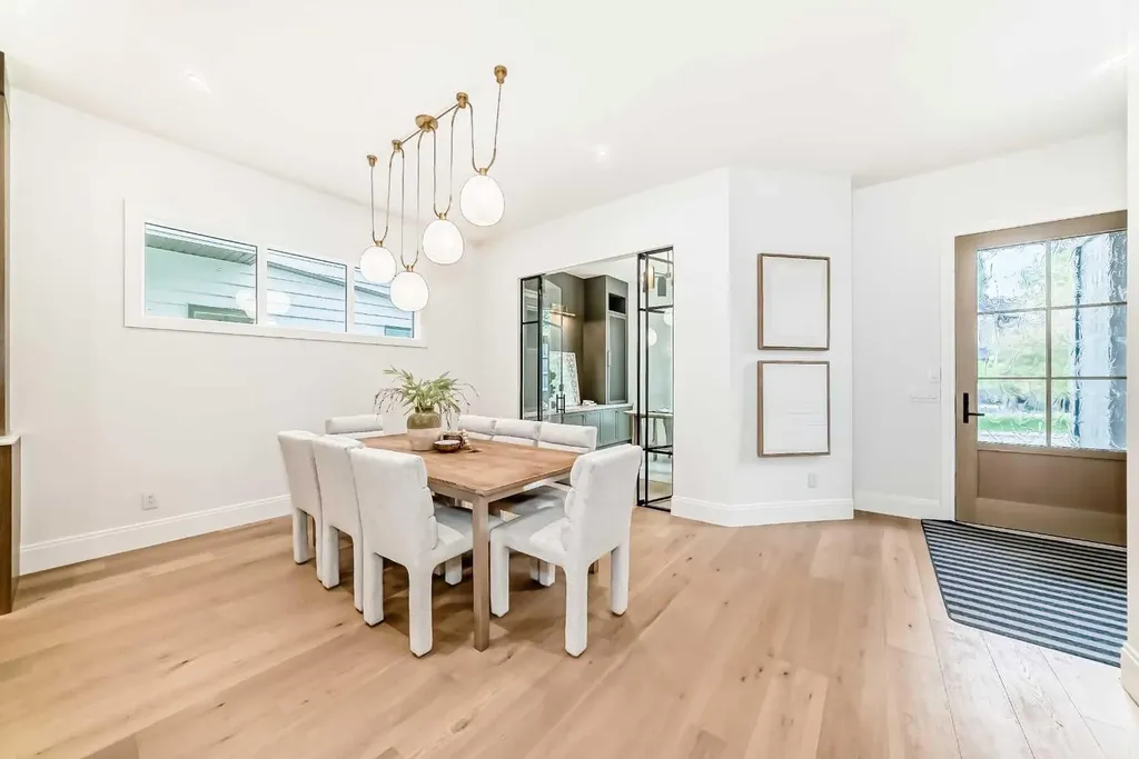 2034 52 Avenue SW Calgary AB T3E 1K1