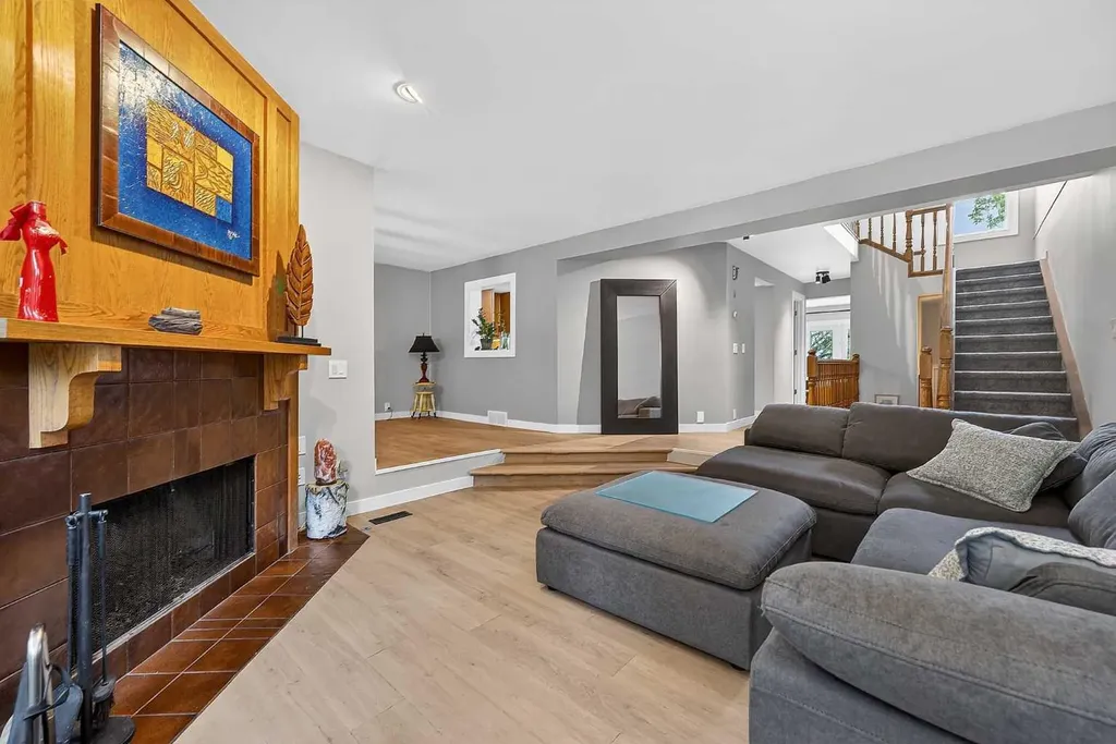 448 Strathcona Drive SW Calgary AB T3H 1M3
