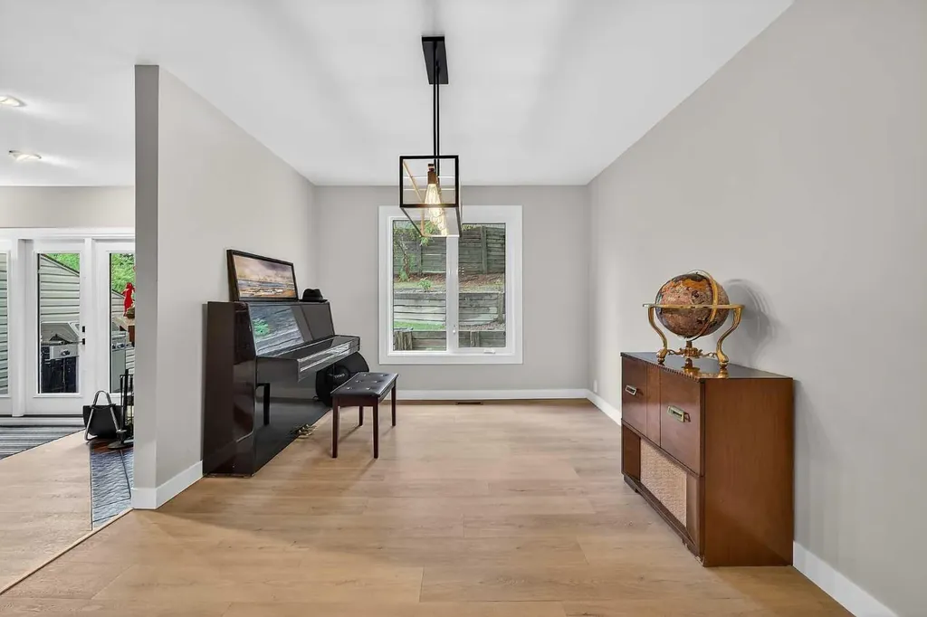 448 Strathcona Drive SW Calgary AB T3H 1M3