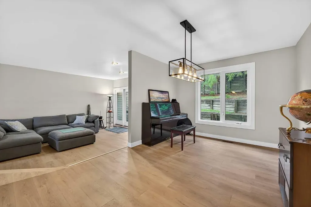 448 Strathcona Drive SW Calgary AB T3H 1M3