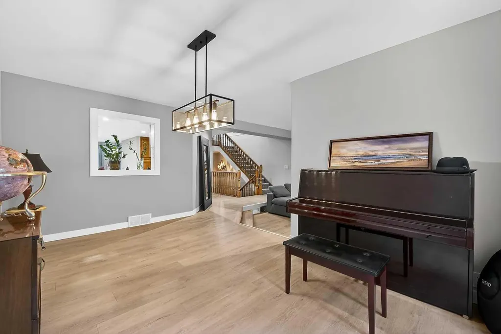 448 Strathcona Drive SW Calgary AB T3H 1M3