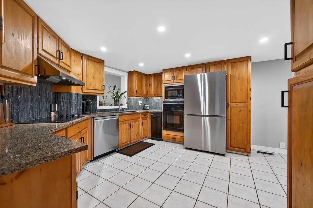 448 Strathcona Drive SW Calgary AB T3H 1M3