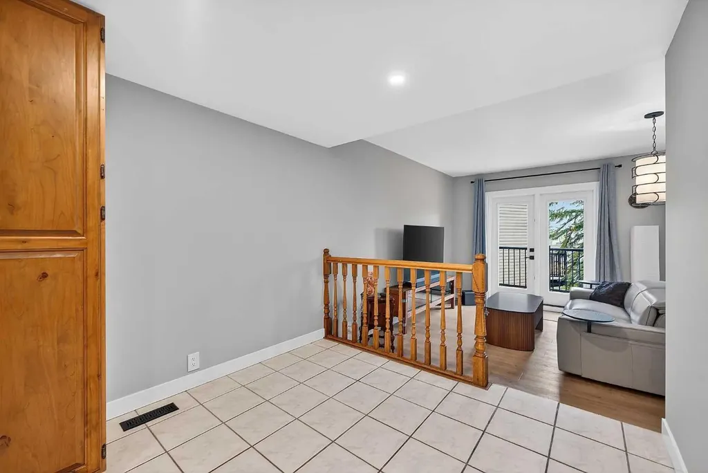 448 Strathcona Drive SW Calgary AB T3H 1M3