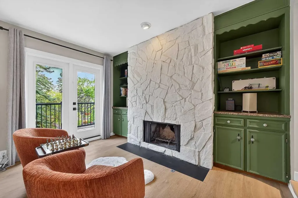 448 Strathcona Drive SW Calgary AB T3H 1M3