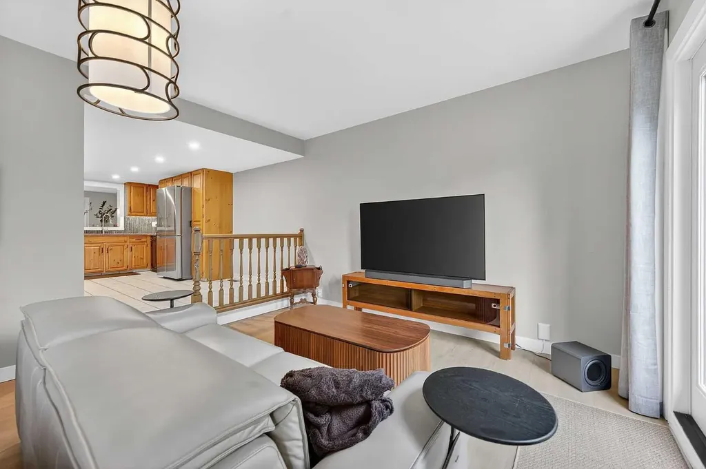 448 Strathcona Drive SW Calgary AB T3H 1M3