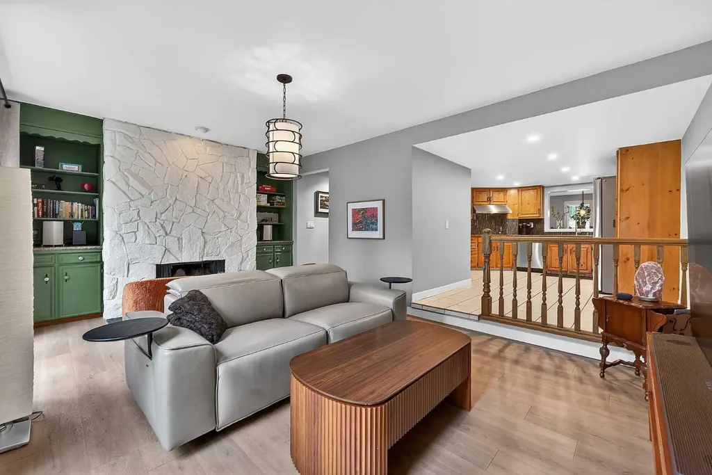 448 Strathcona Drive SW Calgary AB T3H 1M3