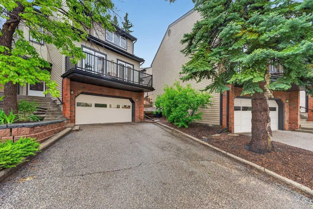 448 Strathcona Drive SW Calgary AB T3H 1M3