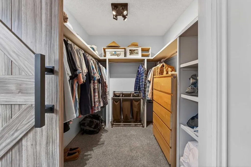 448 Strathcona Drive SW Calgary AB T3H 1M3