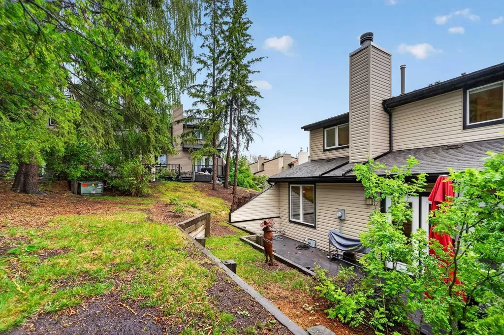 448 Strathcona Drive SW Calgary AB T3H 1M3