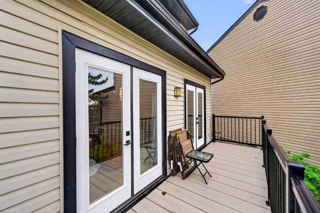448 Strathcona Drive SW Calgary AB T3H 1M3