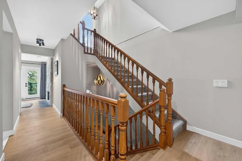 448 Strathcona Drive SW Calgary AB T3H 1M3