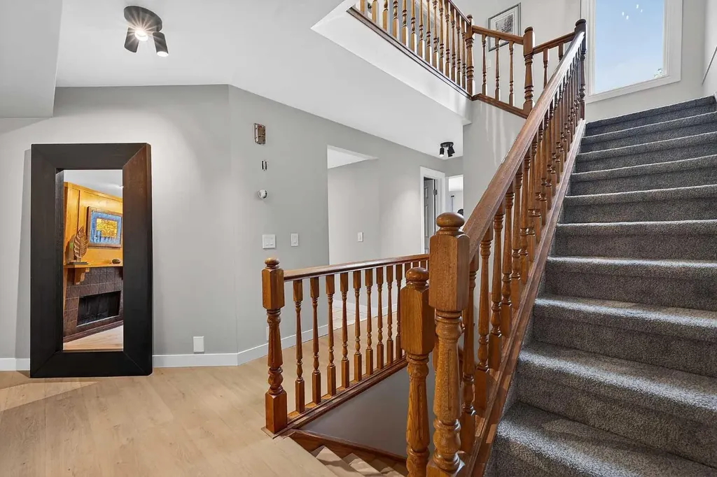 448 Strathcona Drive SW Calgary AB T3H 1M3