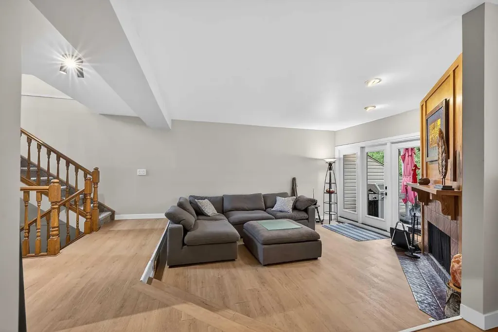 448 Strathcona Drive SW Calgary AB T3H 1M3