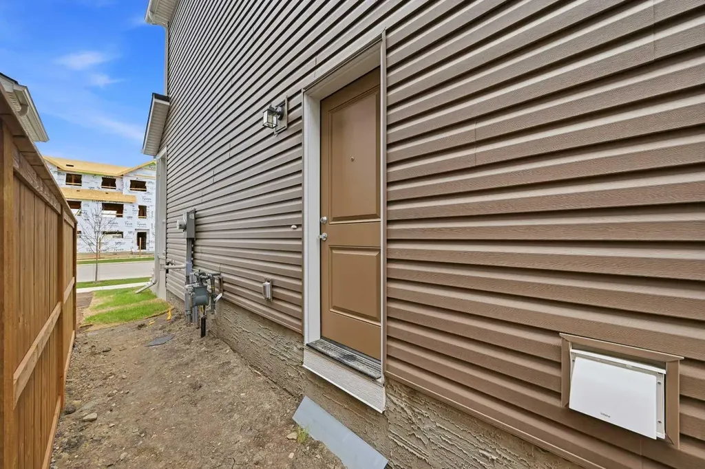 541 Bayview Street SW Airdrie AB T4B 5M4