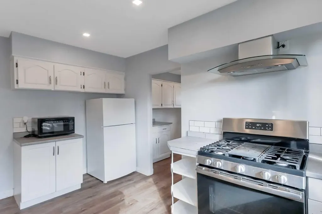 3918 37 Avenue Red Deer AB T4N 2T2