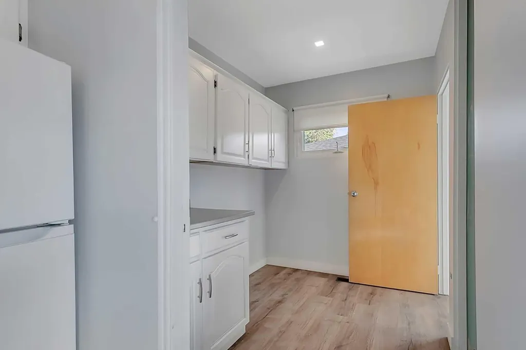 3918 37 Avenue Red Deer AB T4N 2T2
