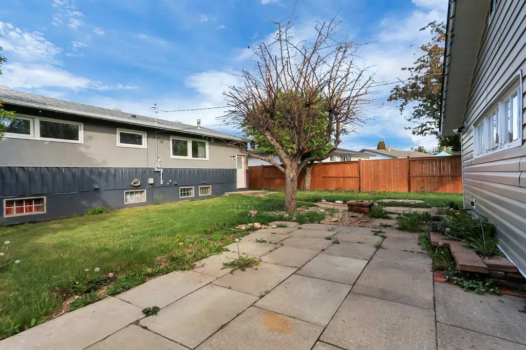 3918 37 Avenue Red Deer AB T4N 2T2