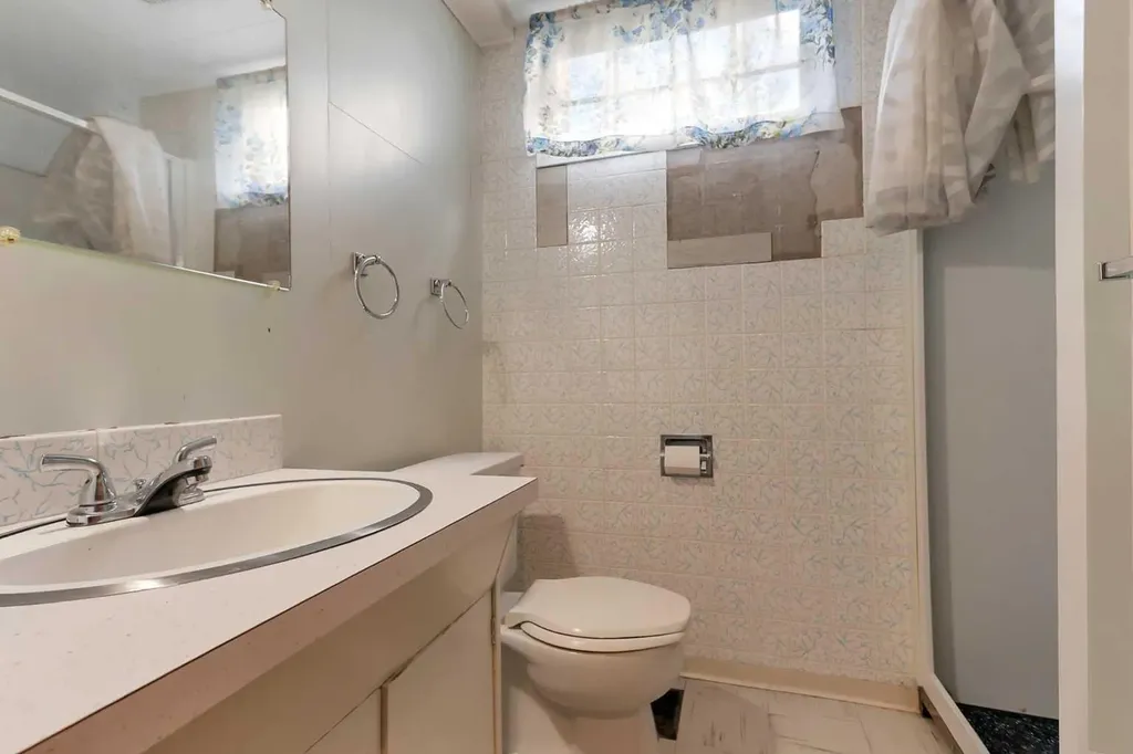 3918 37 Avenue Red Deer AB T4N 2T2