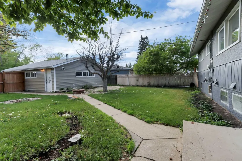 3918 37 Avenue Red Deer AB T4N 2T2