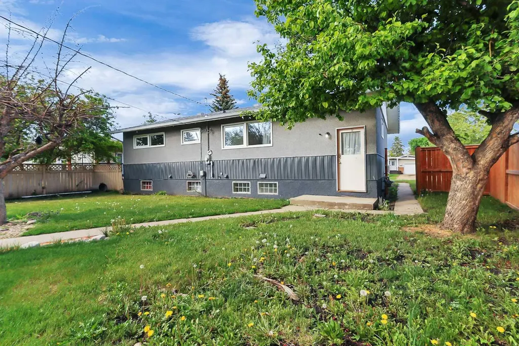 3918 37 Avenue Red Deer AB T4N 2T2