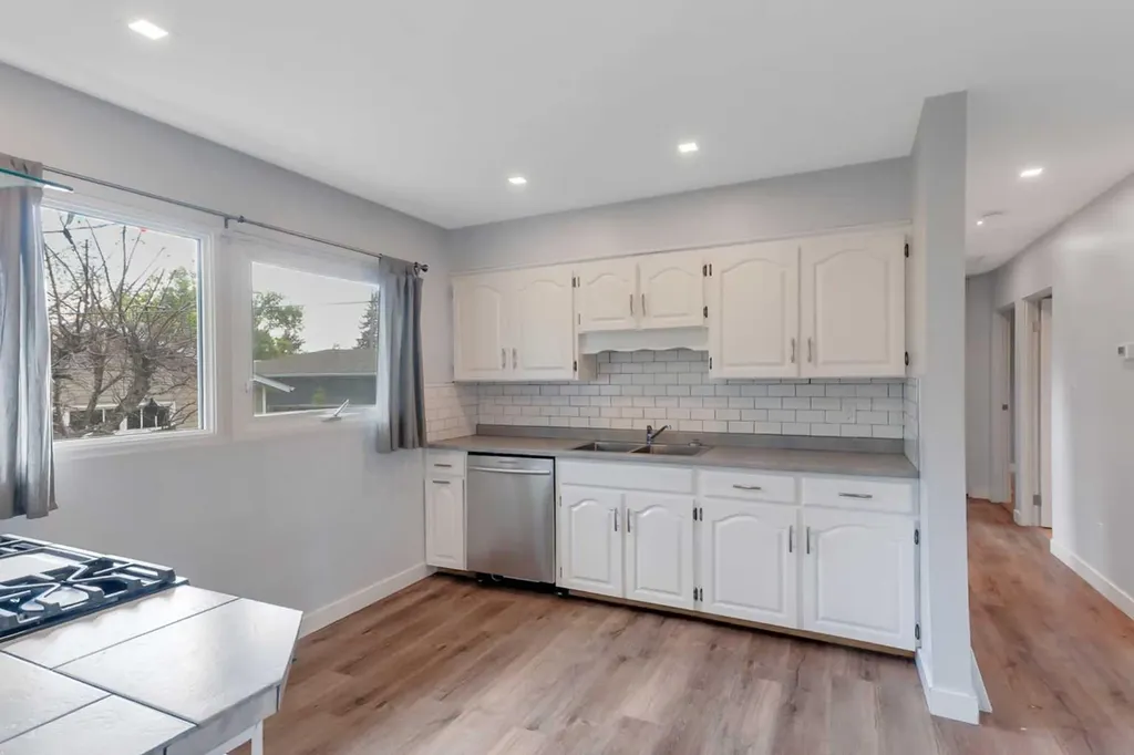 3918 37 Avenue Red Deer AB T4N 2T2