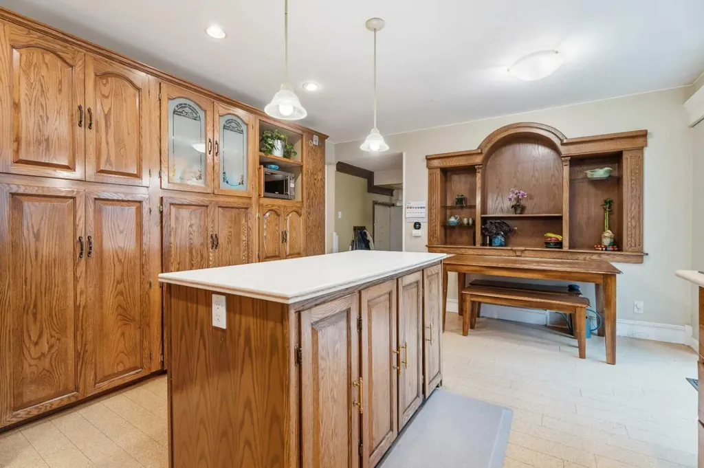 411 Wilderness Place SE Calgary AB T2J 2G4