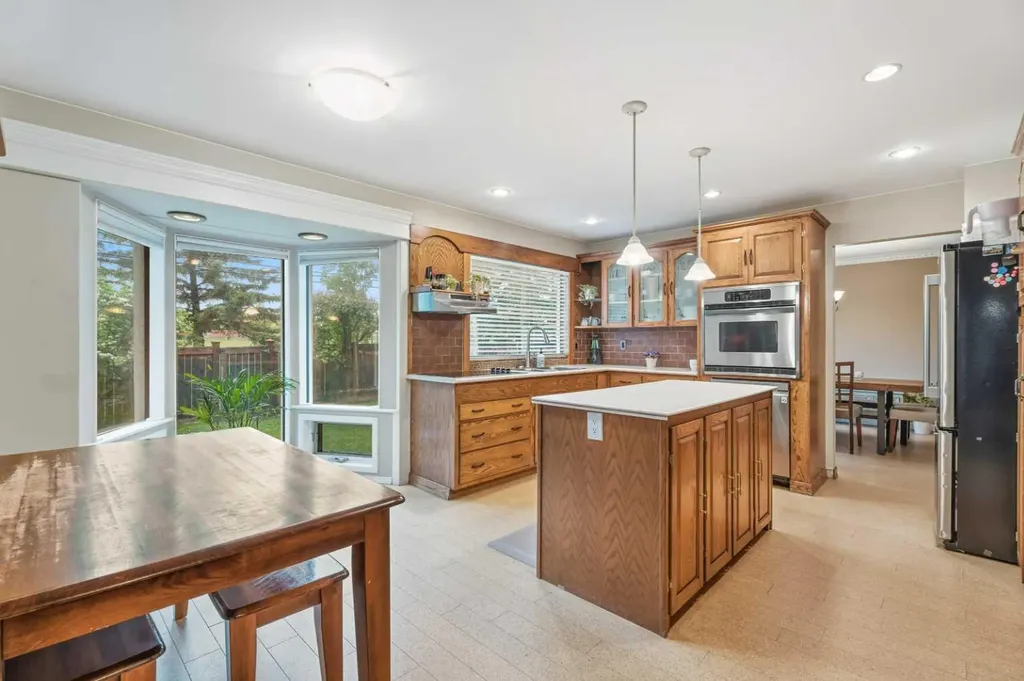 411 Wilderness Place SE Calgary AB T2J 2G4