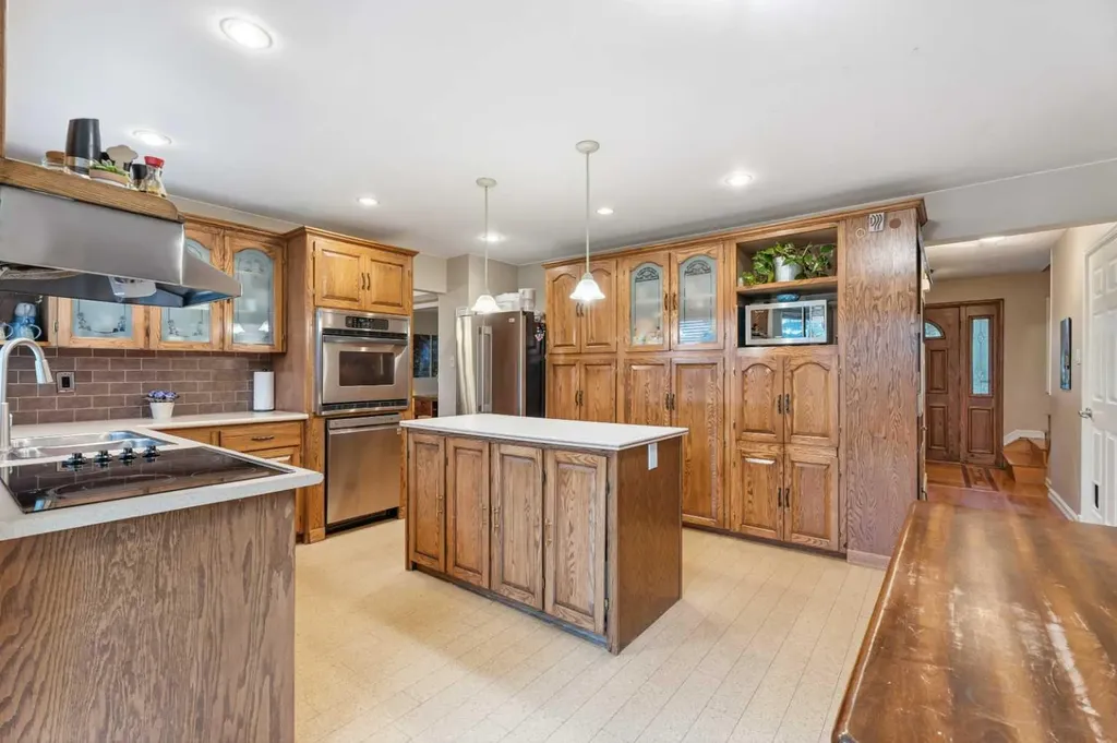 411 Wilderness Place SE Calgary AB T2J 2G4