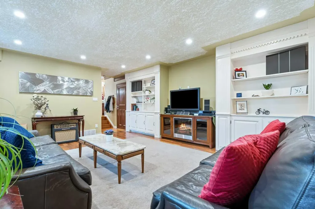 411 Wilderness Place SE Calgary AB T2J 2G4