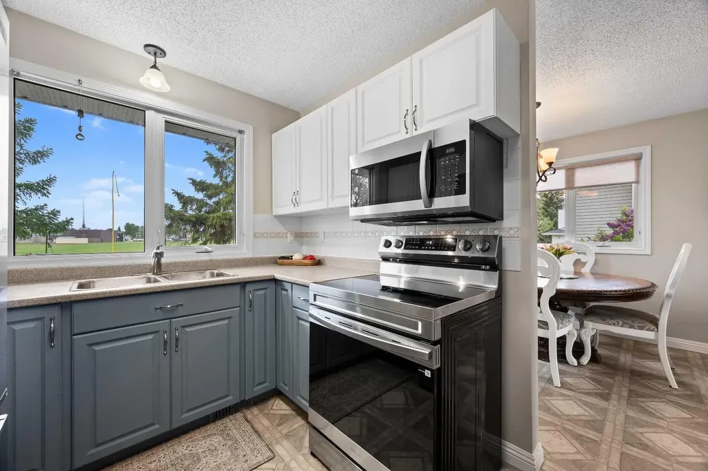 5609 35 Street Lloydminster AB T9V 1S1