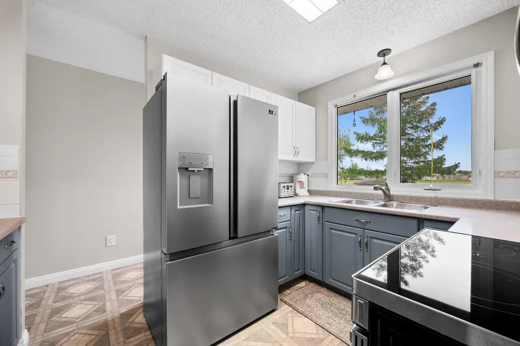 5609 35 Street Lloydminster AB T9V 1S1
