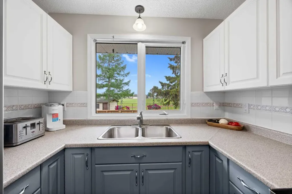 5609 35 Street Lloydminster AB T9V 1S1