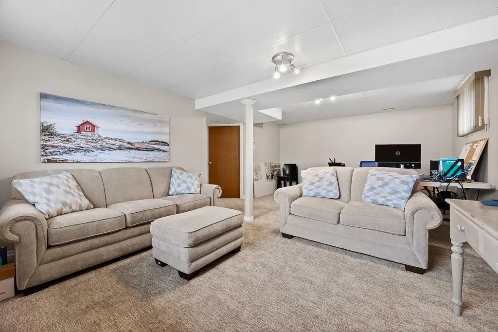 5609 35 Street Lloydminster AB T9V 1S1